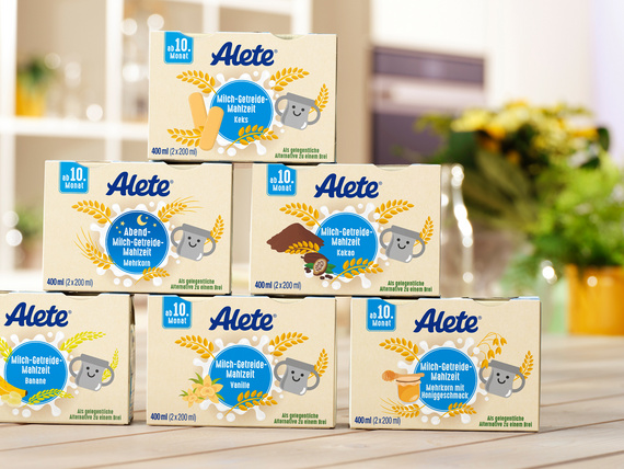 Alete Milchgetreide-Mahlzeiten gestapelt auf einem Holztisch