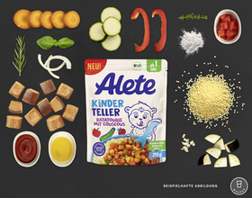 Zutaten für Alete Kinder Teller Ratatouille mit Couscous, einschließlich Karotten, Zucchini, Paprika, Tomaten, Kräutern und Gewürzen.